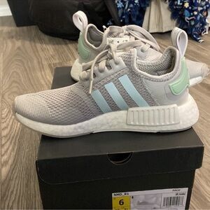 NWT Adidas NMD_R1 Light Gray with Mint Accents Mens 6 Womens 7.5 Unisex